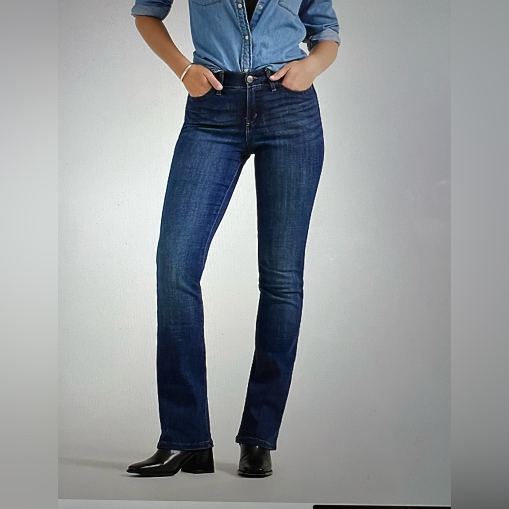 LEE RENEGADE FLEX MOTION‎ REGULAR FIT MIDRISE BOOTCUT DARK BLUE JEANS